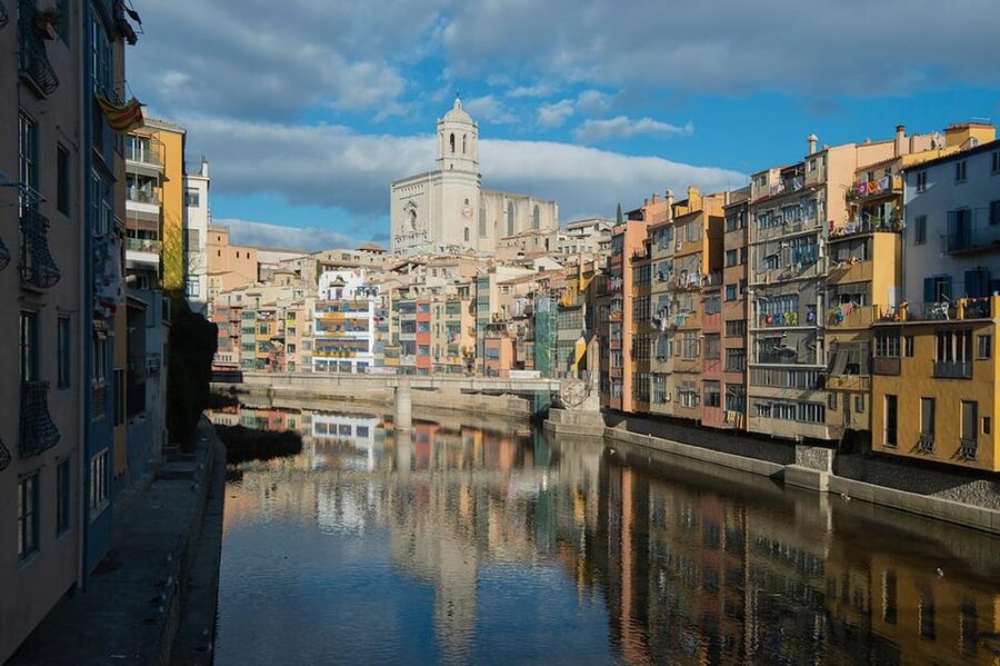 From Barcelona: Girona & Costa Brava Game of Thrones Tour - Pals gives the middle of the day a slower rhythm