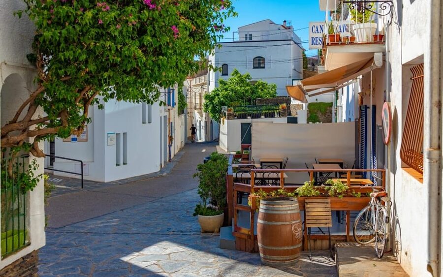 From Barcelona: Girona, Figueres, Dalí Museum, and Cadaqués - Key points to know before booking
