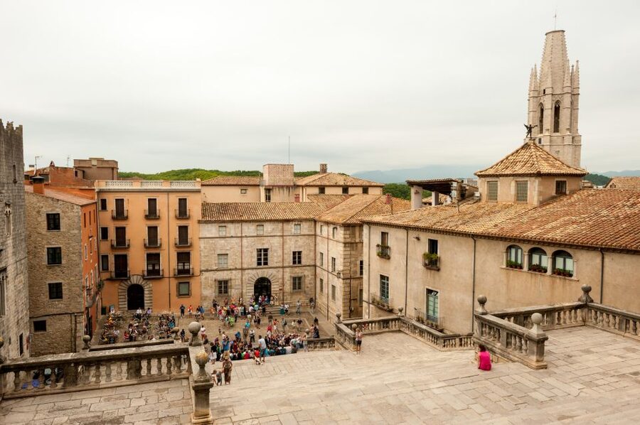 From Barcelona: Girona Guided Tour & Dalí Museum in Figueres - The Onyar River and Girona’s best free-time choices