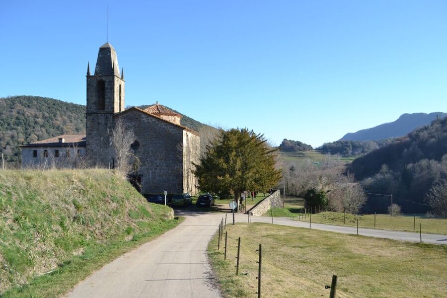 From Barcelona: Medieval Villages and Volcanic Hiking Tour - Castellfollit de la Roca, Catalonia’s cliff-top village
