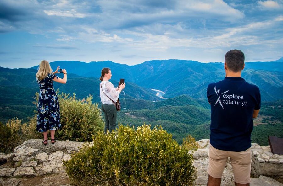 From Barcelona: Medieval Villages Day Tour - Who should book this tour?
