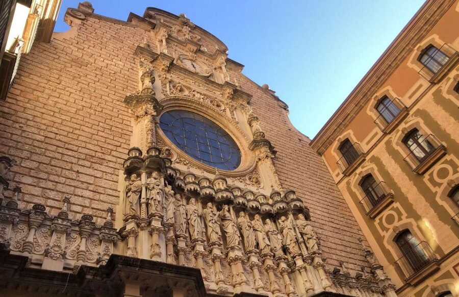 From Barcelona: Montserrat Private Day Trip With Pickup - The 45-Minute Drive to Montserrat