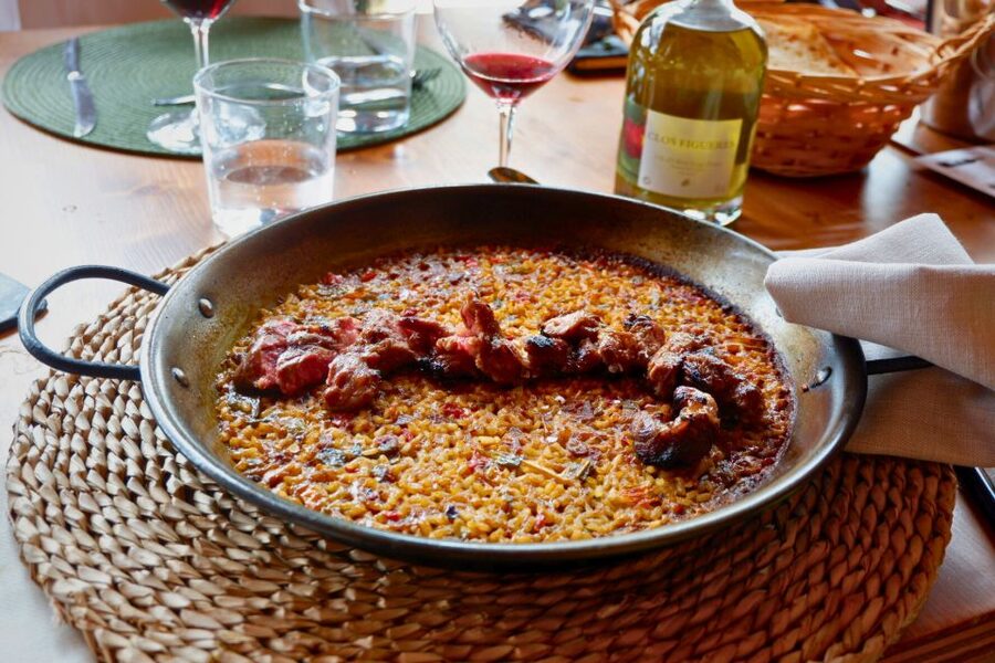 From Barcelona: Priorat's Exclusive Cellars, Wines & Nature - A three-course lunch with local wine