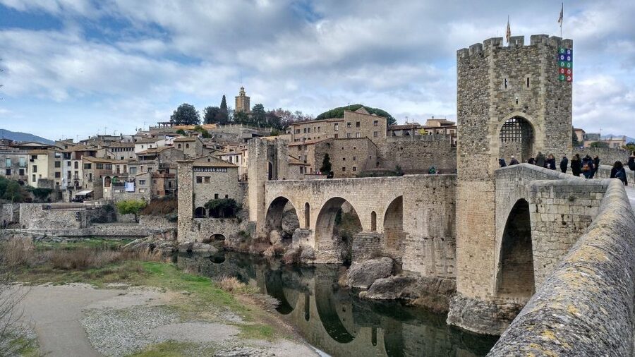 From Barcelona: Private Besalú and Medieval Towns Tour - Leaving Barcelona through the modernist city