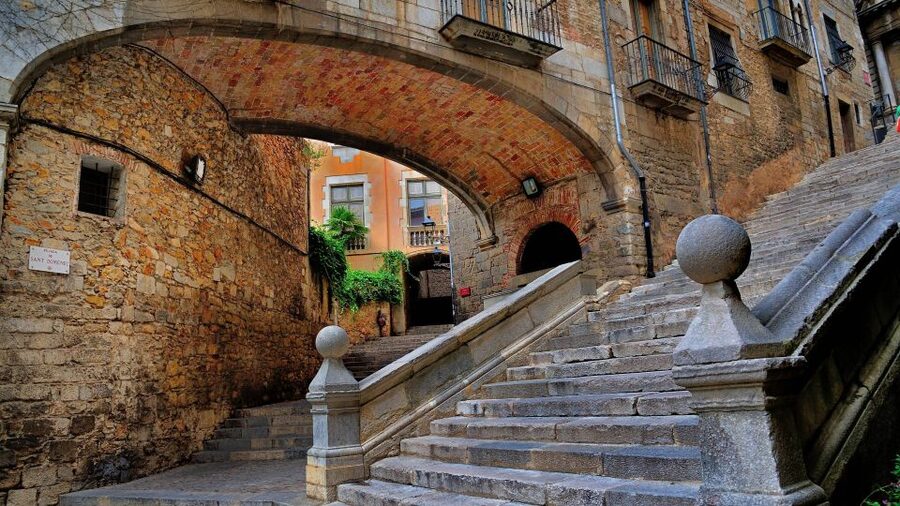 From Barcelona: Private Medieval Girona Half-Day Tour - The drive from Barcelona to Girona