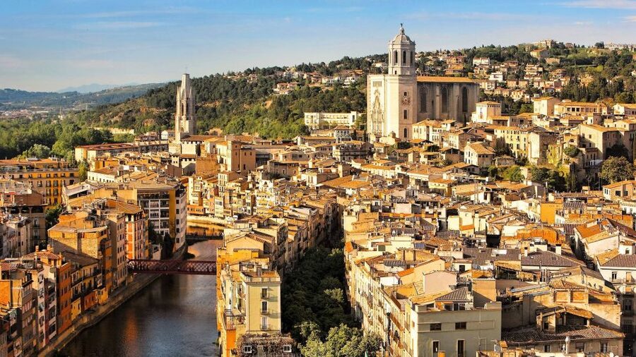 From Barcelona: Private Medieval Girona Half-Day Tour - What the private format changes