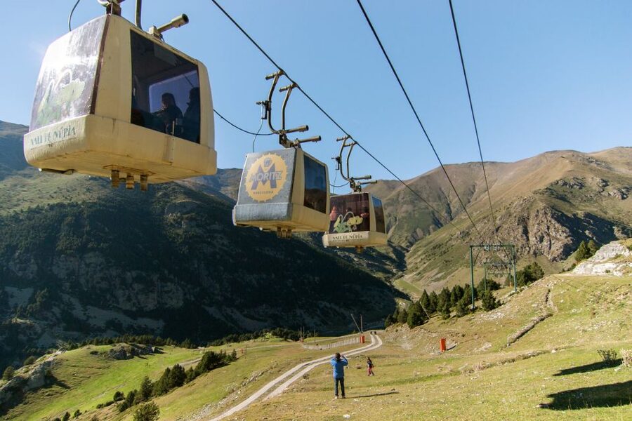 From Barcelona: Pyrenees Mountains Day Tour - Hiking and free time in the high valley