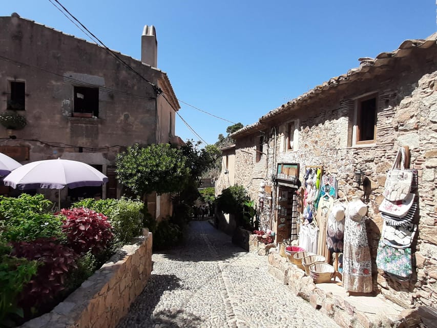 From Barcelona: Tossa de Mar Day Tour with Beach Time - The 45-minute walk around Vila Vella