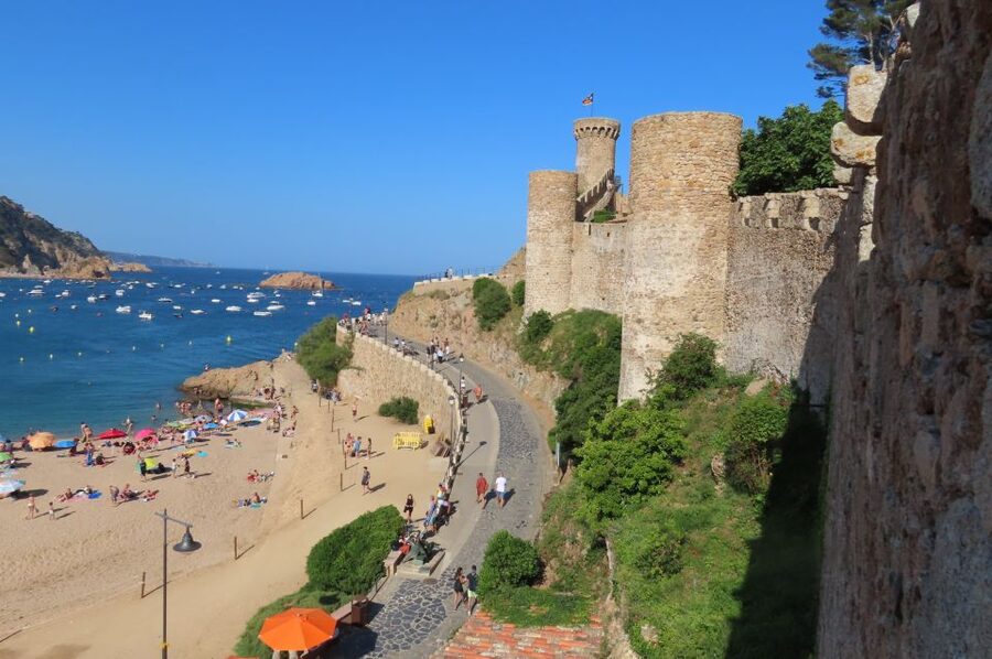 From Barcelona: Tossa de Mar Scuba Diving and 3-Course Meal - Seeing the Mediterranean from below