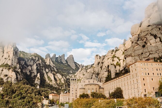 Full-Day Trip Barcelona to Montserrat Monastery & Cava Winery - Why this pairing works so well