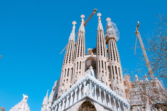 Gaudi and La Sagrada Familia Exterior Self-Guided Audio Tour - A short route with flexible timing