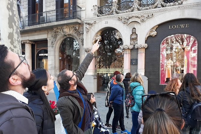 Gaudí and Modernism - Private Walking Tour - Casa Amatller and symbols from a chocolate family
