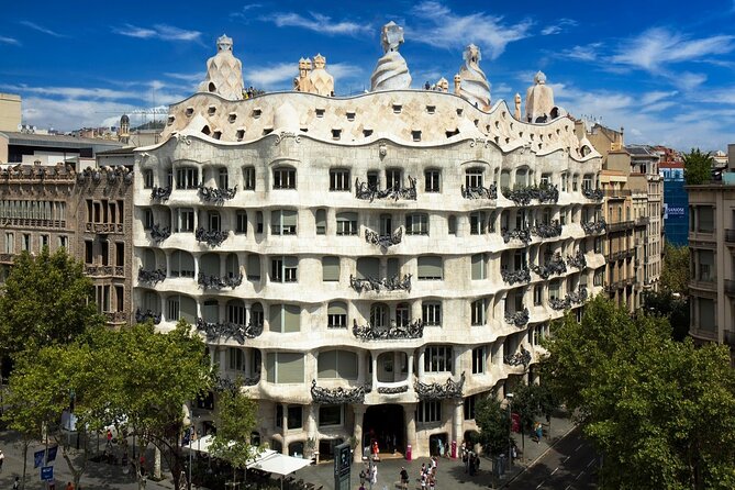 Gaudi Guided Tour: Casa Batllo, La Pedrera & Casa Vicens - Casa Batlló, Gaudí’s house of dragons and curved rooms