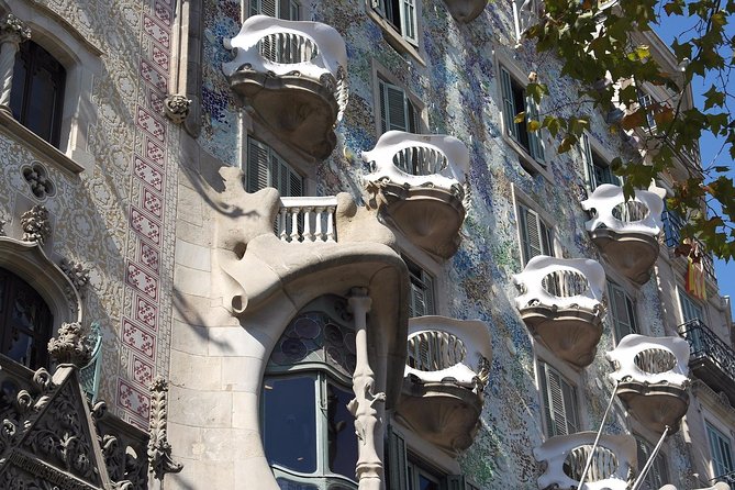 Gaudi's Casa Batlló and La Pedrera with Chocolate Tasting - Why these two Gaudí houses belong together