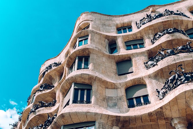 Gaudi's Casa Batlló and La Pedrera with Chocolate Tasting - Entering Casa Batlló after the 9 a.m. start