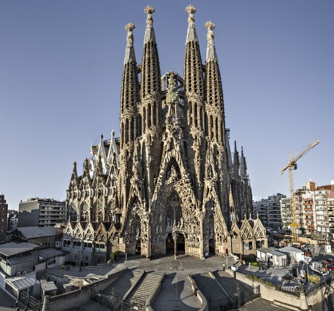Gaudi's Masterpieces Private Tour in Barcelona - What the private format adds