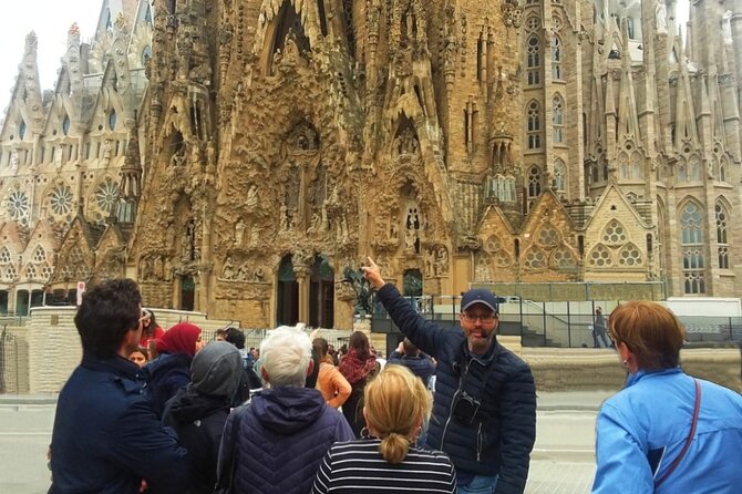 Gaudi's Modernist Legacy: Small Group Walking Tour - Casa Batlló and the Dragon-Roofed Façade