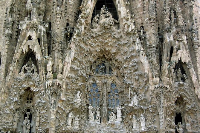 Gaudi's Modernist Legacy: Small Group Walking Tour - Sagrada Família: A Powerful Finish, With an Important Limitation