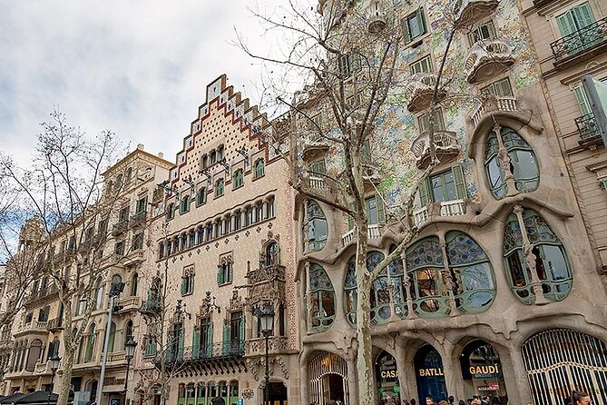 Gaudi & Sagrada Familia Donation-Based Tour in English - Palau Güell and Gaudí’s first great patron