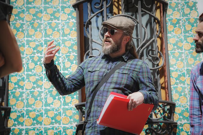 Gaudi UNESCO Highlights Small Group Bike Tour - Plaça Reial and the refreshment pause