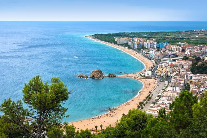Girona and Costa Brava Private Tour with Pick-up from Barcelona - Lunch and free time in Tamariu