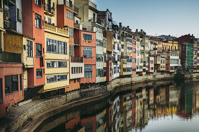 Girona, Figueres, Dalí Museum and Cadaqués Tour from Barcelona - Girona: medieval streets and colorful river houses