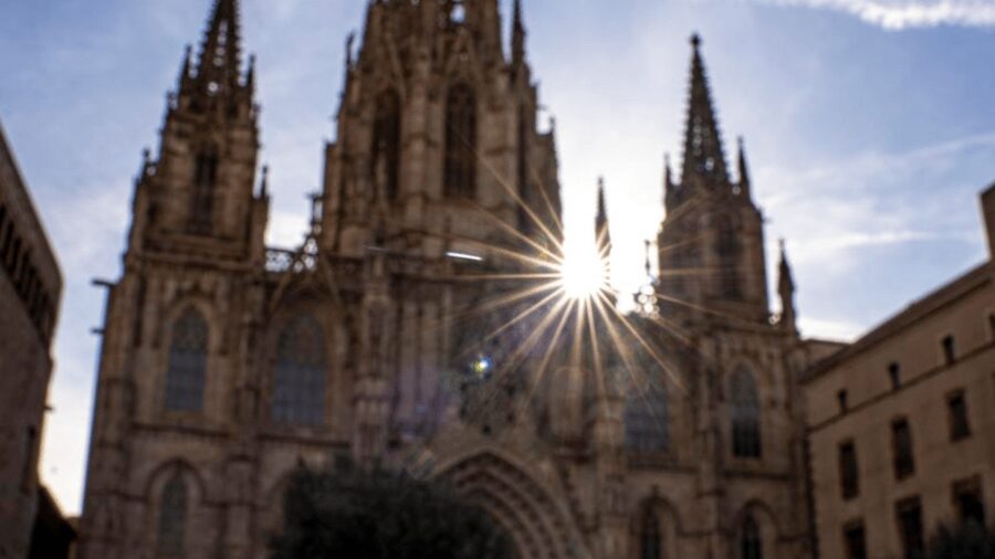 Gothic Quarter and Born District: Photographic Workshop - Crossing Pont del Bisbe between old streets