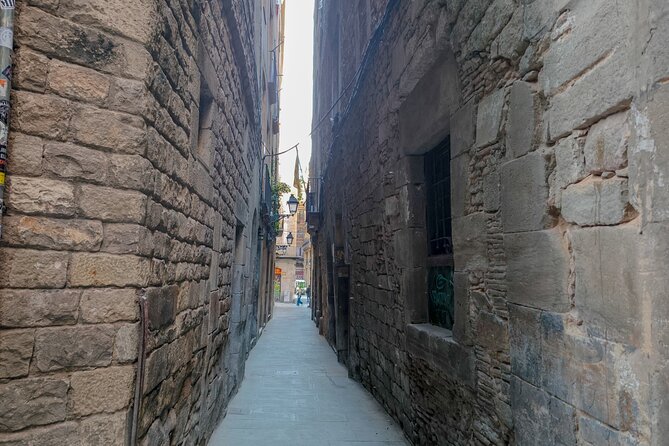 Gothic Quarter and Gaudí Small-Group Tour - Starting in Plaça de Sant Jaume