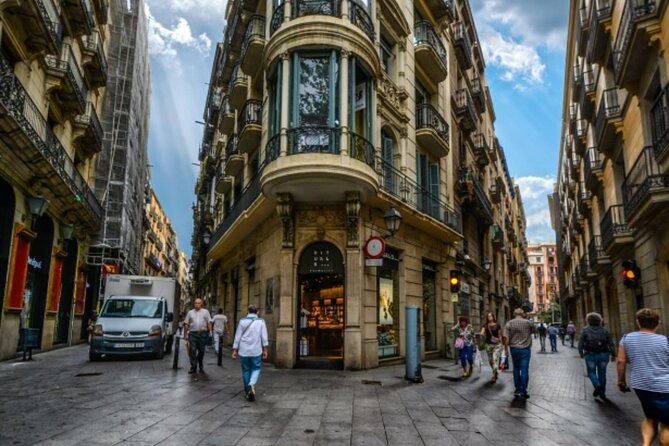 Gothic Quarter Barcelona Tour with Audioguide - La Rambla and the Boqueria market