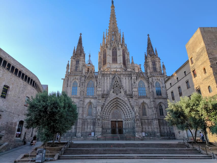 Gothic Quarter & Gaudí's Treasures Small-Group Tour - Key points at a glance