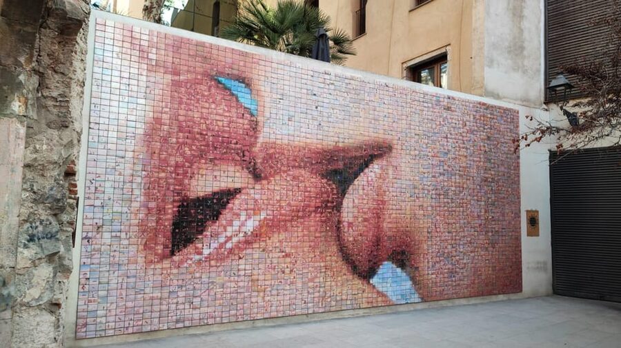 Gothic Quarter & Gaudí's Treasures Small-Group Tour - Twenty minutes across Eixample