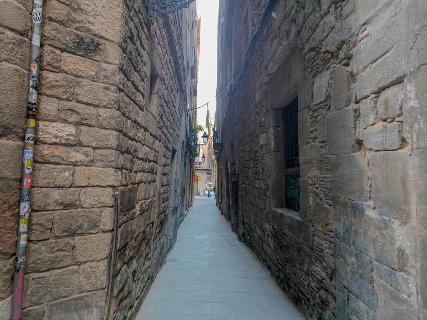 Gothic Quarter & Gaudí's Treasures Small-Group Tour - Casa Milà and the finish at La Pedrera
