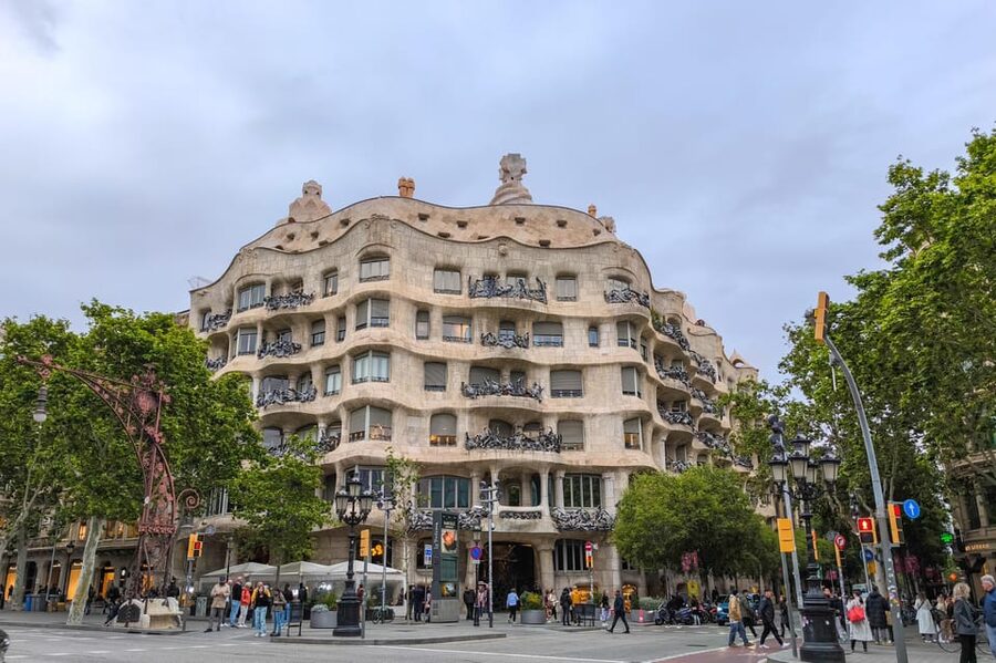 Gothic Quarter & Gaudí's Treasures Small-Group Tour - What the $19 price really buys