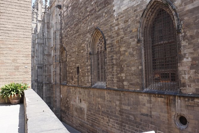 Gothic Quarter Insights & Tapas Experience - One pintxo, one drink, and a useful finish