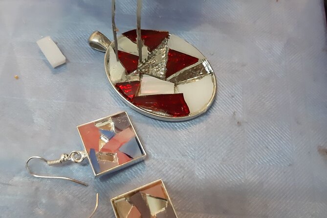 Guided Tiffany Jewellery Workshop in Barcelona 2 Hours - Creating a souvenir instead of buying one