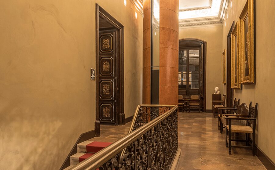 Guided Tour at Catalonia's Royal Academy of Medicine - The first X-ray experiment in Spain