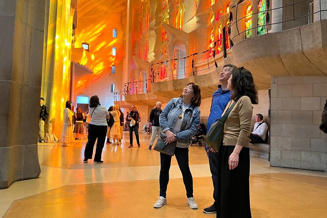 Guided Walking Tour in Park Güell and Sagrada Familia - The midday gap: lunch is yours to arrange