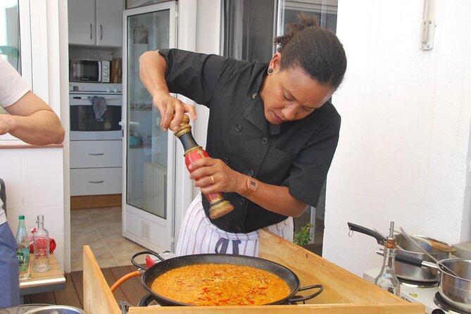 Hands-on Fideua or Paella Class in Barcelona in a Local's Home - What the private format is worth