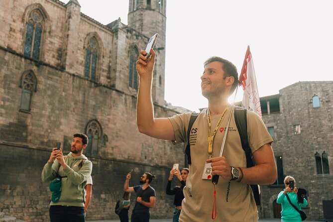 HistARy: Guided tour of the Gothic Quarter with Augmented Reality - Barcelona Cathedral and its stone creatures