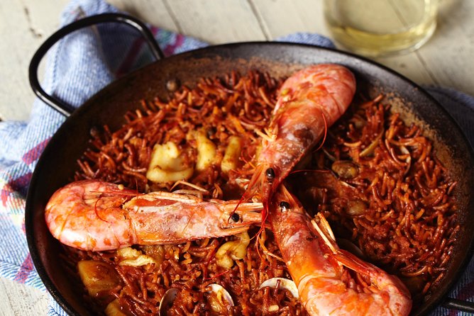 Interactive Paella & Market: Bottomless Wine & Rambla Views - Why the market-to-table format works