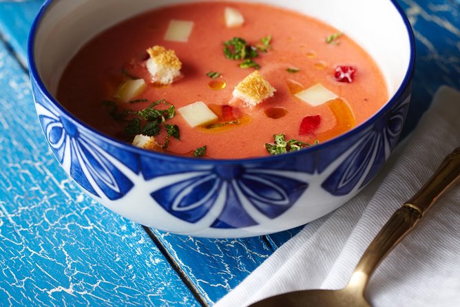 Interactive Paella & Market: Bottomless Wine & Rambla Views - Should you book Barcelona Cooking?
