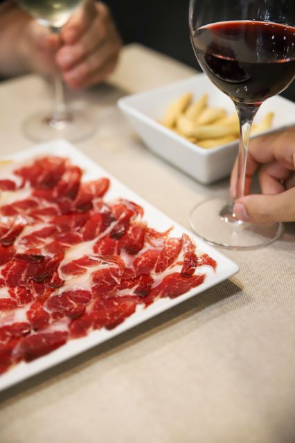 Jamón Experience Essential: Iberian Ham Tasting in Barcelona - A 30-minute introduction to Spanish jamón