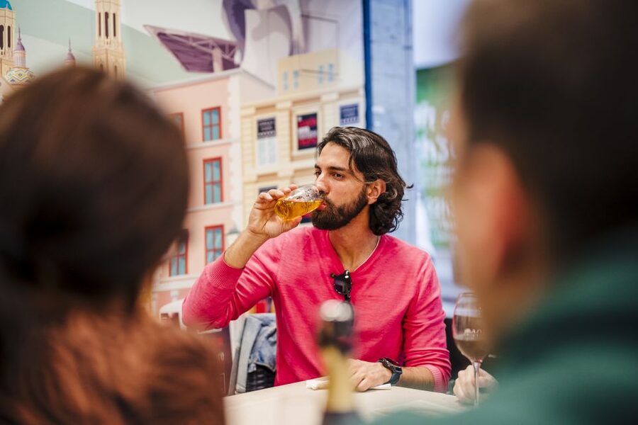 Jamón Experience Master Plus: Ham, Wine & Cheese Tasting - What the guide adds to the experience