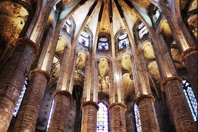 Kickstart Barcelona Private Tour. City Highlights for newcomers - Santa Maria del Mar and El Born