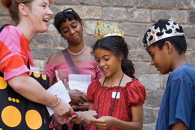 Kids and Family Gothic Quarter Walking Tour in Barcelona - Songs, crowns, puzzles, and the activity book