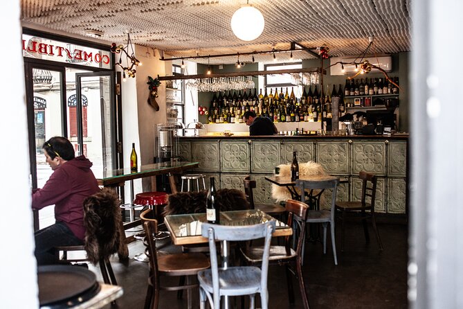 La Barceloneta Tapas & Wine & Drinks Tour in Barcelona - What the guide adds to the evening