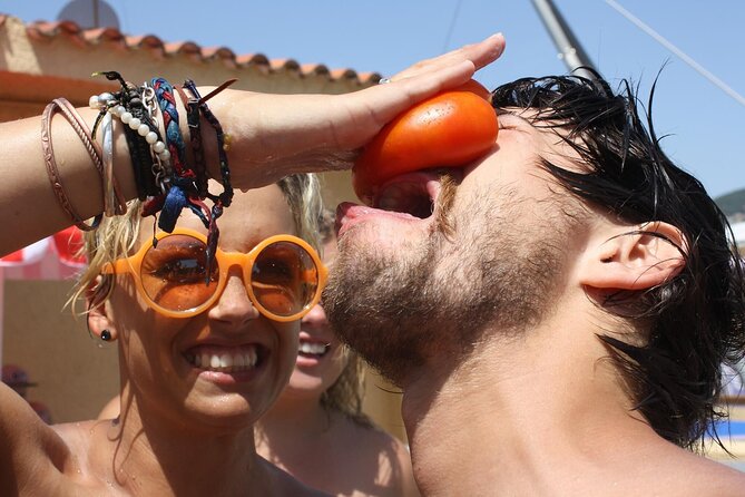 La Tomatina Day Trip from Barcelona with Ticket & Party Access - What to wear and bring