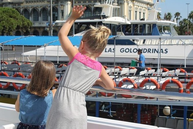 Las Golondrinas Barcelona 60-min Boat Tour - Seating, comfort, and onboard facilities
