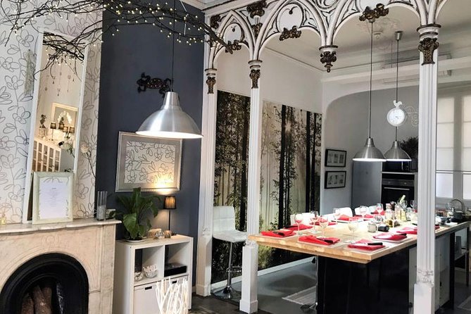 Learn The Art Of Spanish Tapas With a Local Chef in Barcelona - What the small group changes