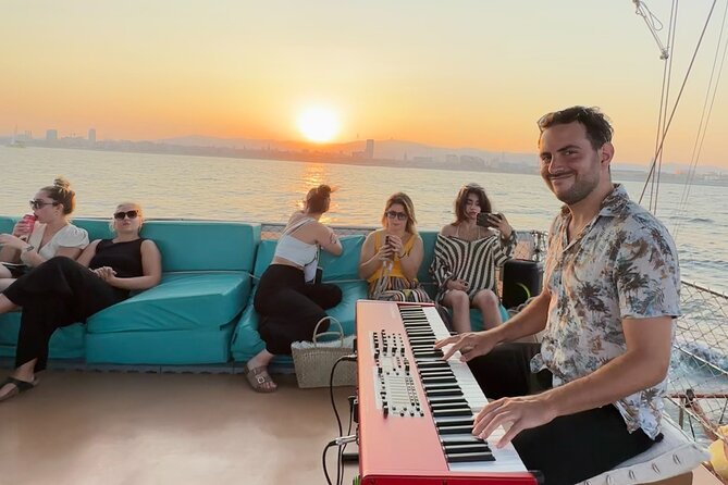Live Music & Sunset Wooden Boat in Barcelona - Drinks and snacks onboard